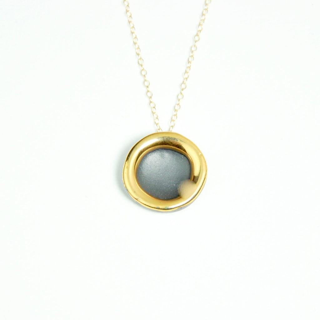 Gold circle necklace Black