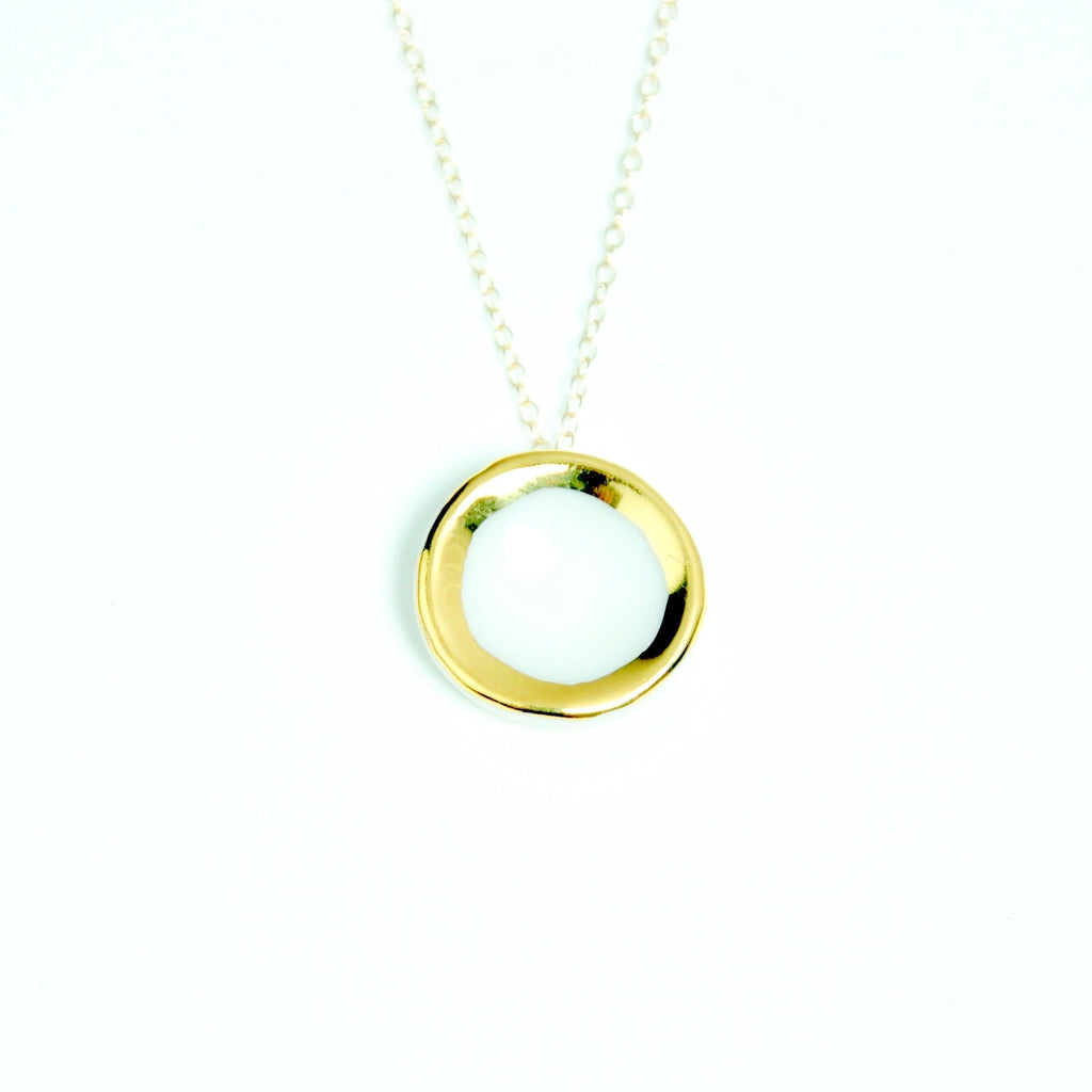 Gold circle necklace White